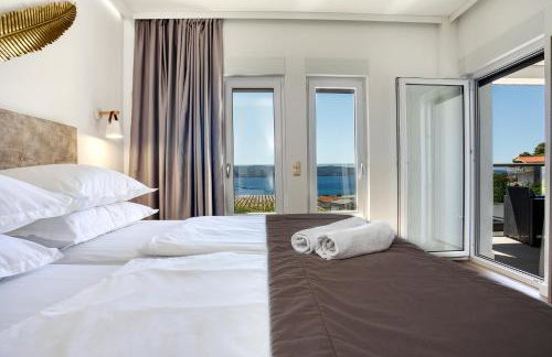 LUXURY VILLA PARADISE 120m from sandy beach, heated pool, billiard, max 12 pax - Foto 34