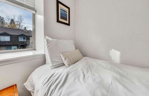 Modern 3BD -Walk to Lake & Beach - Foto 23