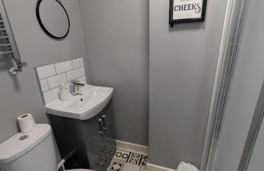 6 bedroom 6 Ensuite 1 min to M6 Jct 9 15 min to Bham - Foto 19