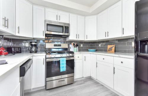 Sunset Island 3 Level Home on the Water sleeps 10 - Photo 18