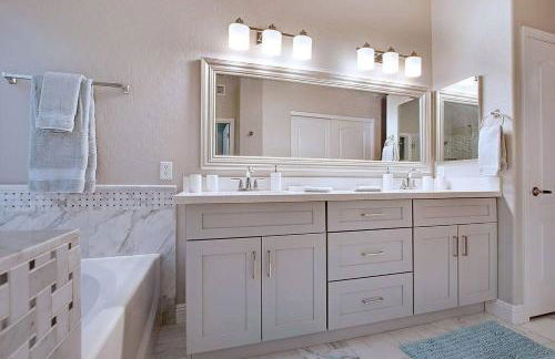 HOLLYHOCK - Pet-Friendly 4BR Heated Pool & Near Golf - Foto 8