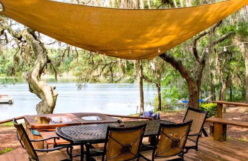 Spacious Cabin for a Group Getaway Overlooking Junior Lake in Florida - Foto 37