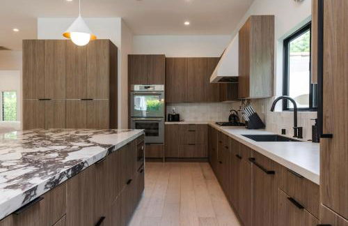 Modern Poolside Paradise - Foto 33