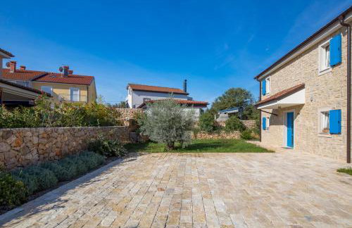 Romantic villa with pool, surrounded by nature - ID 2507 - by TRAVELER tourist agency Krk - Foto 48