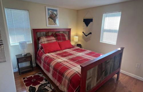 Cheerful pet-friendly bungalow right in town - Foto 14