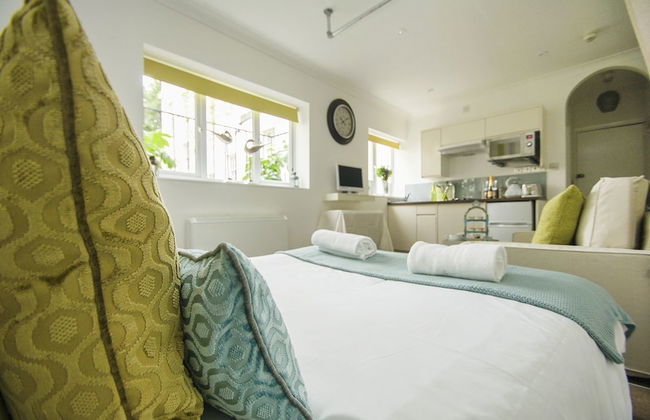 Between Piers Central by Brighton Holiday Lets - Photo 2