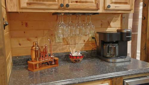 Rustic Modern Cabin with Hot Tub near rafting and Great Smokey Mountains - Foto 4, minibar