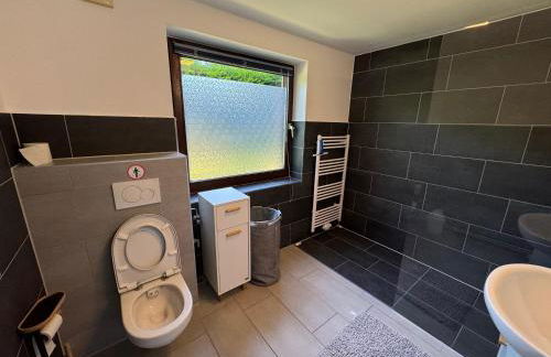 Exclusive Maisonette 90qm Parkplatz Balkon Citynah - Foto 2