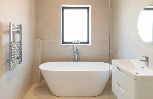 Luxury 4BDR House By Torr Property Group Short Lets & Serviced Accommodation With Free Gated Secure Parking & Private Patio Garden Liverpool - Foto 45