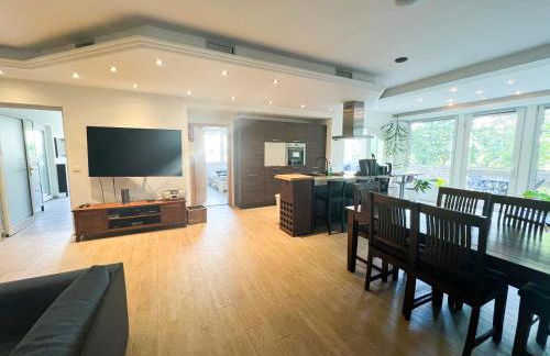 Große & voll ausgestattete Apartments, Studios, Doppelzimmer, Workspace, Parkplatz, Netflix, Prime & schnelles Wifi in ruhiger Lage mit Garten - Foto 1