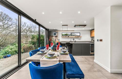 Elegant Retreat in Cheltenham - Garden & Parking Included - Foto 13