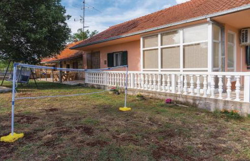 Lovely Home In Unesic - Foto 13