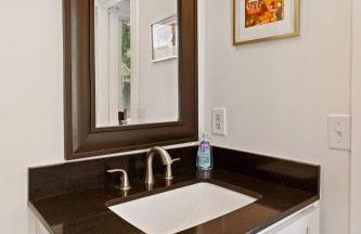 Experience Modern Luxury at Desert Hideaway - Foto 51