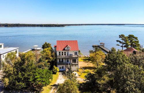 Charming Waterfront Home Fish, Boat and More! - Foto 1