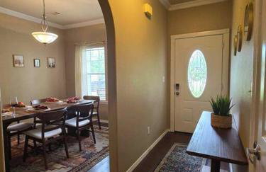 4 bedroom pet friendly grill under 5 min to airport and Choctaw Casino - Foto 5