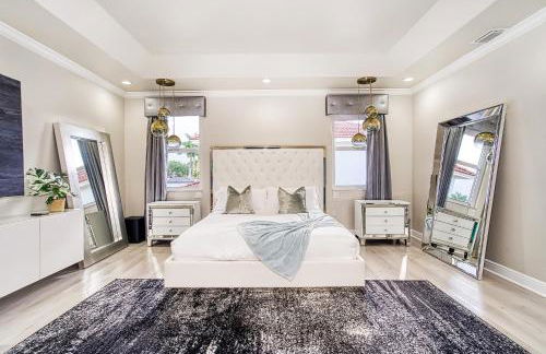 Luxury Tropical Living , 4BR w Backyard Pool Oasis - Foto 5