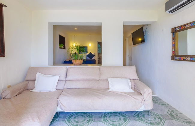 House of Mirrors - Photo 2