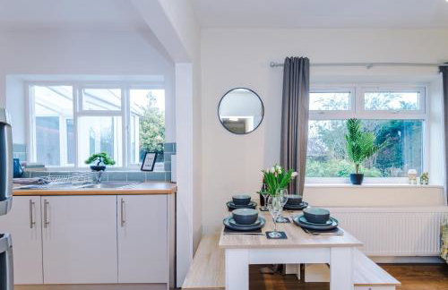 3BR Home Sleeps 6 Perfect for Short and Long Term Stays - Foto 31