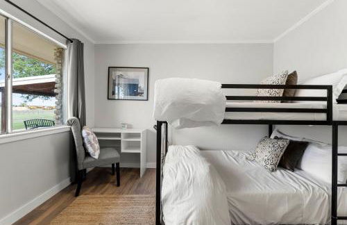 Farm Retreat with Jacuzzi, Fire Pit, Mini Goats, Mini Ponies and Mini Cows - Foto 12