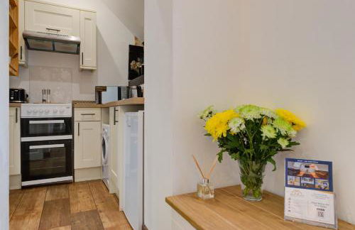 Peaceful Getaway - Free Parking, Short Drive to Stamford - Foto 7