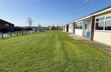116, Two bed Chalet on California Sands Holiday Park - Sleeps 5, pet friendly, includes FREE pool passes, Free Entry to Clubhouse - plus Electric, WiFi, bed linen and towels all included - only 300m from the beach! - Photo 19