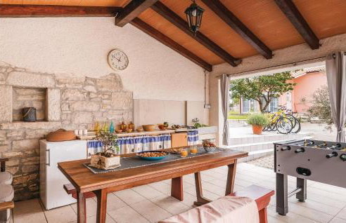 Beautiful Apartment In Hrboki With Wifi - Photo 18