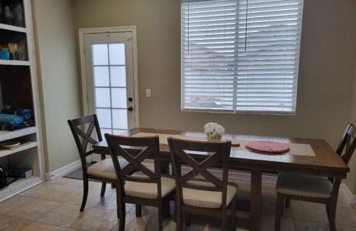 2BD Modern House with heated pool in North Vegas - Foto 6