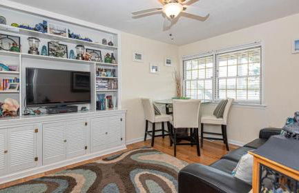 Spacious home with private pool, dock access, and scenic views - Foto 13