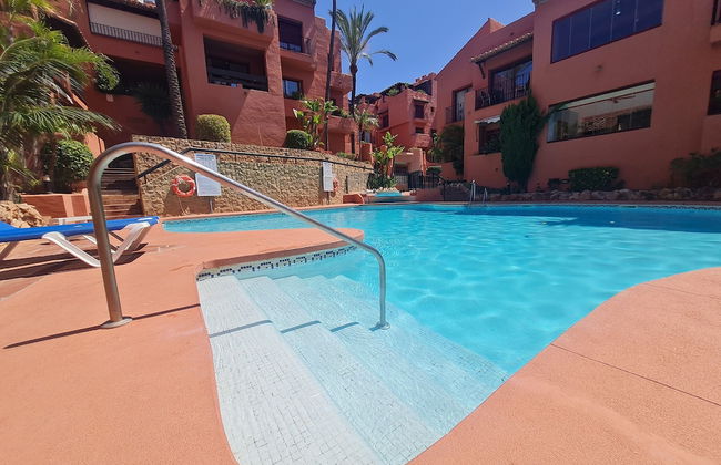 Luxury 2-bed Apartment Elviria - Pool, Sauna & gym - Foto 1