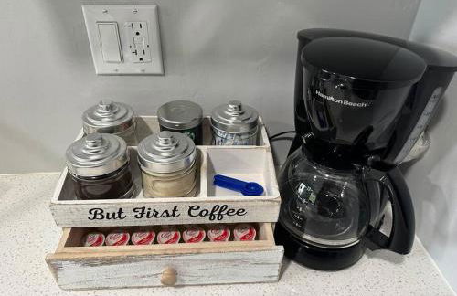 Sleek 1 Bedroom Apartment Plus Balcony 30 Mins to NYC - Foto 12