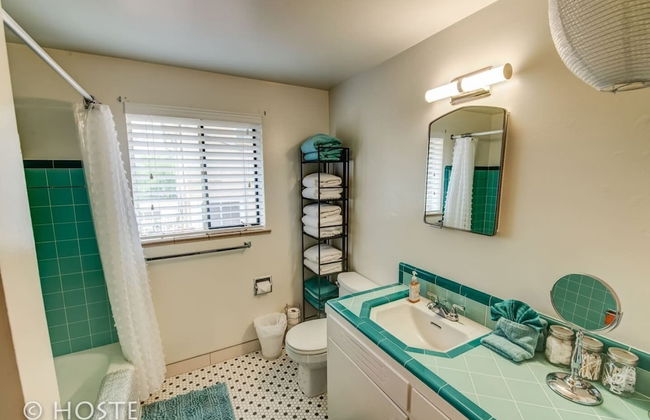 1 Br70's Inspired Comfy Condoclose to Broadmoor - Foto 16