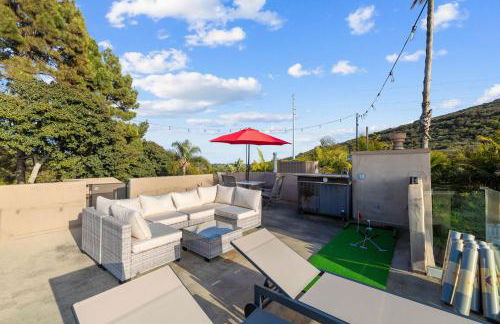 Oceanview Luxe Retreat with Rooftop - Foto 74