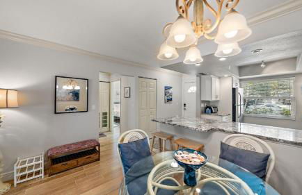 Sunset Sanctuary 2 Bedroom Condo by RedAwning - Foto 24