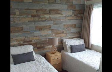 2 Bed Chalet Sleeps 4- Parking, Garden, Near Beach - Foto 39