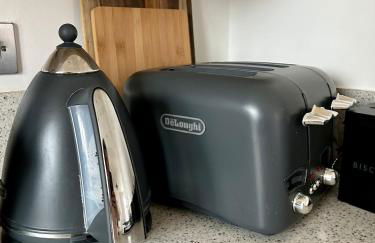 Stafford 2 Bedroom Apartment in Prime Location with Secure Parking - Foto 16