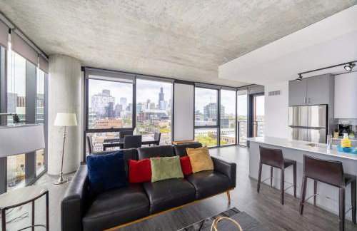 Sophisticated 3BR Suite - New Modern and Luxurious - Photo 1