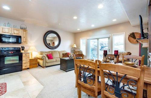 Lakeside Escape 2 BR with Hot Tub - Foto 6