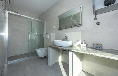 Luxury White Sails Villas with a Multi Sport Court and Sea View - Photo 64