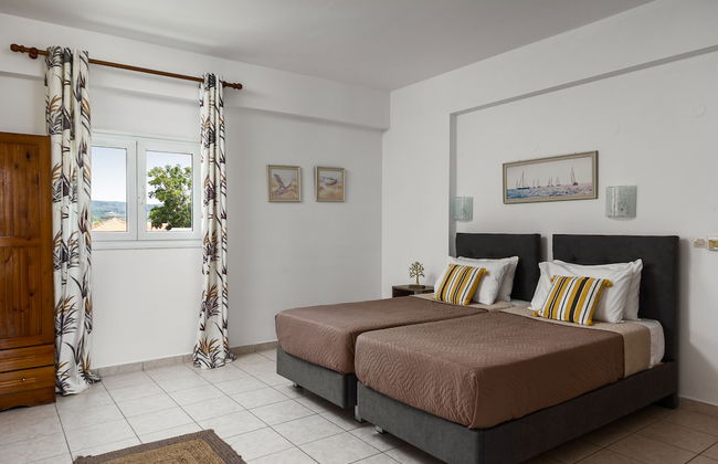 Dora Pool Studios by Konnect, 150m from the Beach - Photo 4