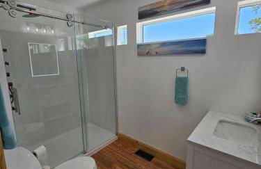 SeaSide Lake-Front Cottage - Foto 18