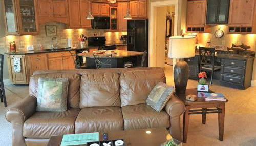 Riverfront condo with balcony, king bed STR#267 - Photo 4