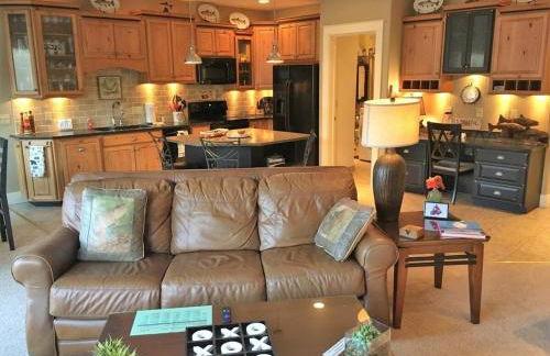 Riverfront condo with balcony, king bed STR#267 - Photo 4