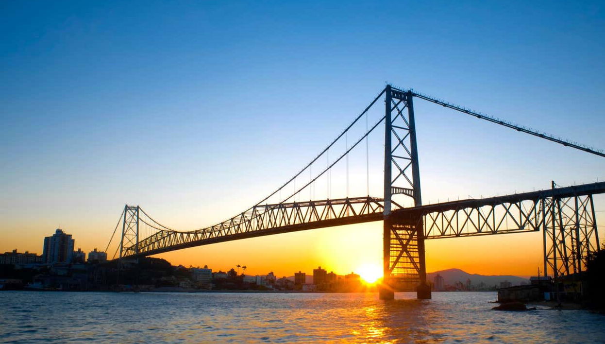 Pont Hercílio Luz au coucher du soleil