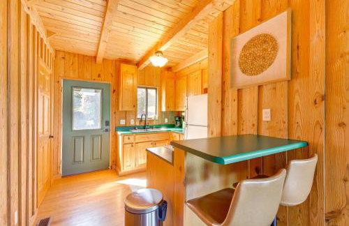 Walk to Lake Keowee Idyllic Six Mile Cabin! - Foto 9