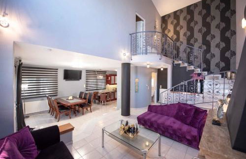 Dana's Luxury Maisonette - Photo 9