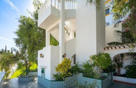 Large Family Villa 500m From Beach with Stunning Views - Photo 31