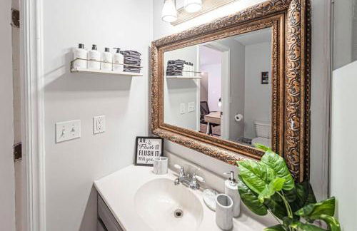 Glamorous Renovated Modern Home - Foto 8