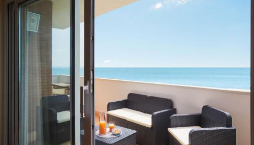 Orizzonte Casesicule, Fantastic Sea View with Balcony and Big Windows, Wi-Fi - Foto 4