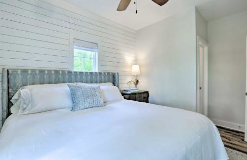 Luxe Lakefront Getaway with Porch and Water View! - Foto 19