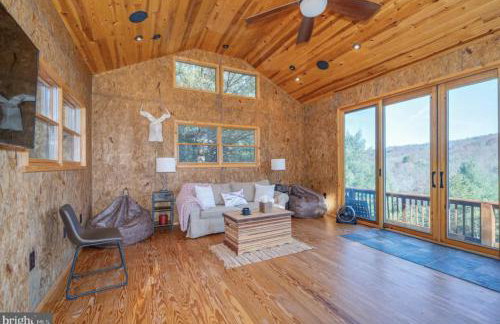 Cabin in Lost City WV with Hot Tub and Pet Friendly - Foto 14
